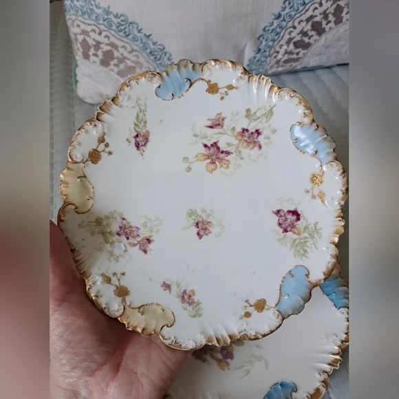 Antique 1880s Limoges French Porcelain Dessert Set of 4 Plates in Floral Motif - Picture 9 of 10